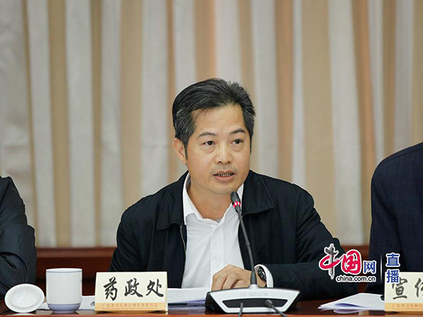 10-做爱片卫生计生委药政处处长吴景赠回答记者提问.jpg