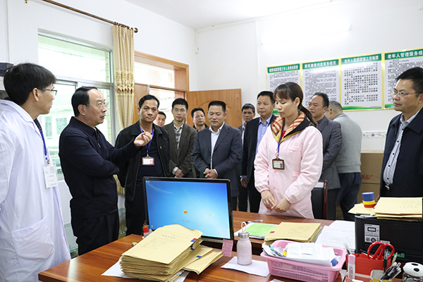 1513706727402049.jpg 600px到龙门县龙华沙迳卫生院和永汉中心卫生院调研公共卫生工作.jpg