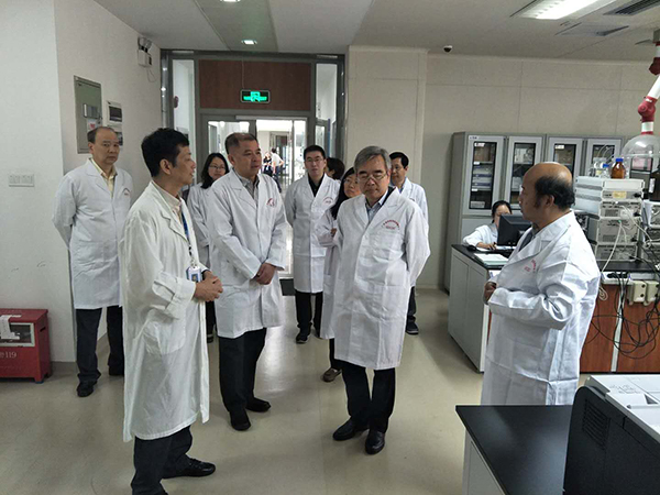 1523666927815125.jpg 1-600px-毛群安一行考察省疾控中心毒理所.jpg