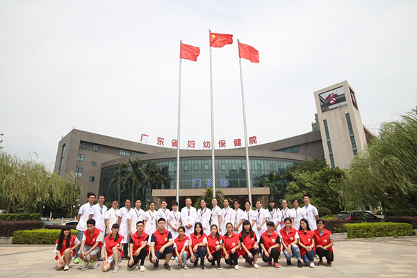 1528738413397422.png 600省妇幼保健院药学部蓝海豚志愿者合影.png