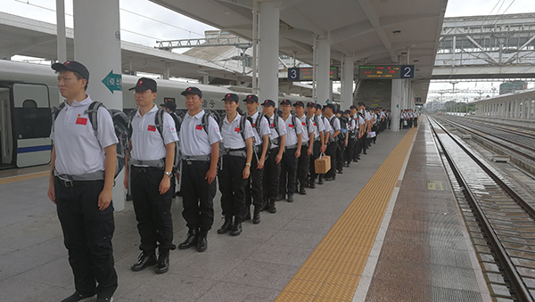 1532020633824810.jpg 王金龙_0-卫生应急队伍列队出发.jpg