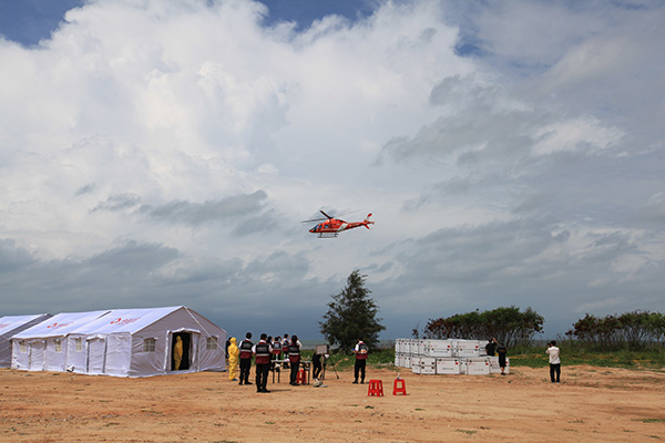 1532020740338080.jpg wf5-大型直升机空中转运伤员.jpg