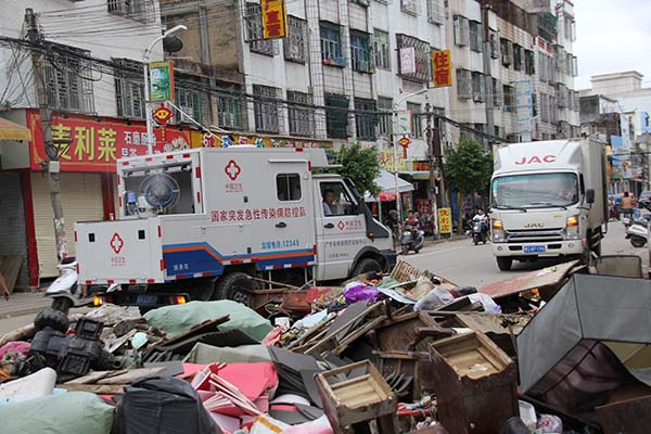 1538216003994059.jpg wf54in943us李灵辉_3.国家(广东)突发急性传染病卫生应急队在汕头市驻点开展灾后防病工作.jpg